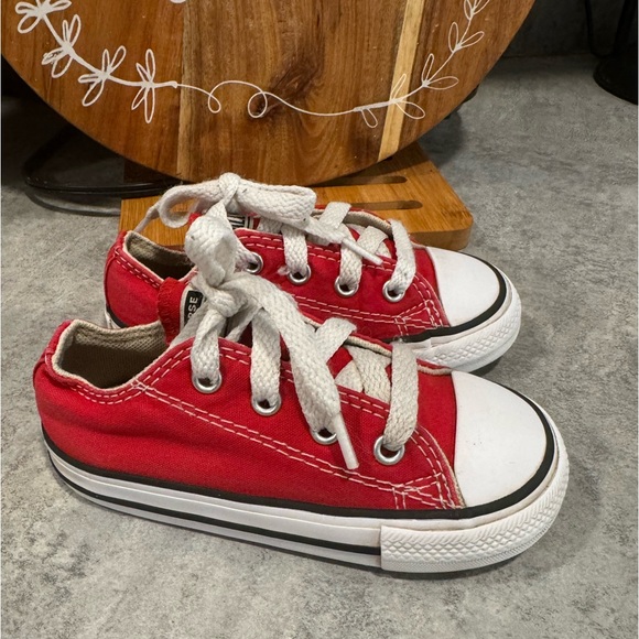 Converse Chuck Taylor All Star Toddler Sneakers 
Size 7 - Picture 1 of 6